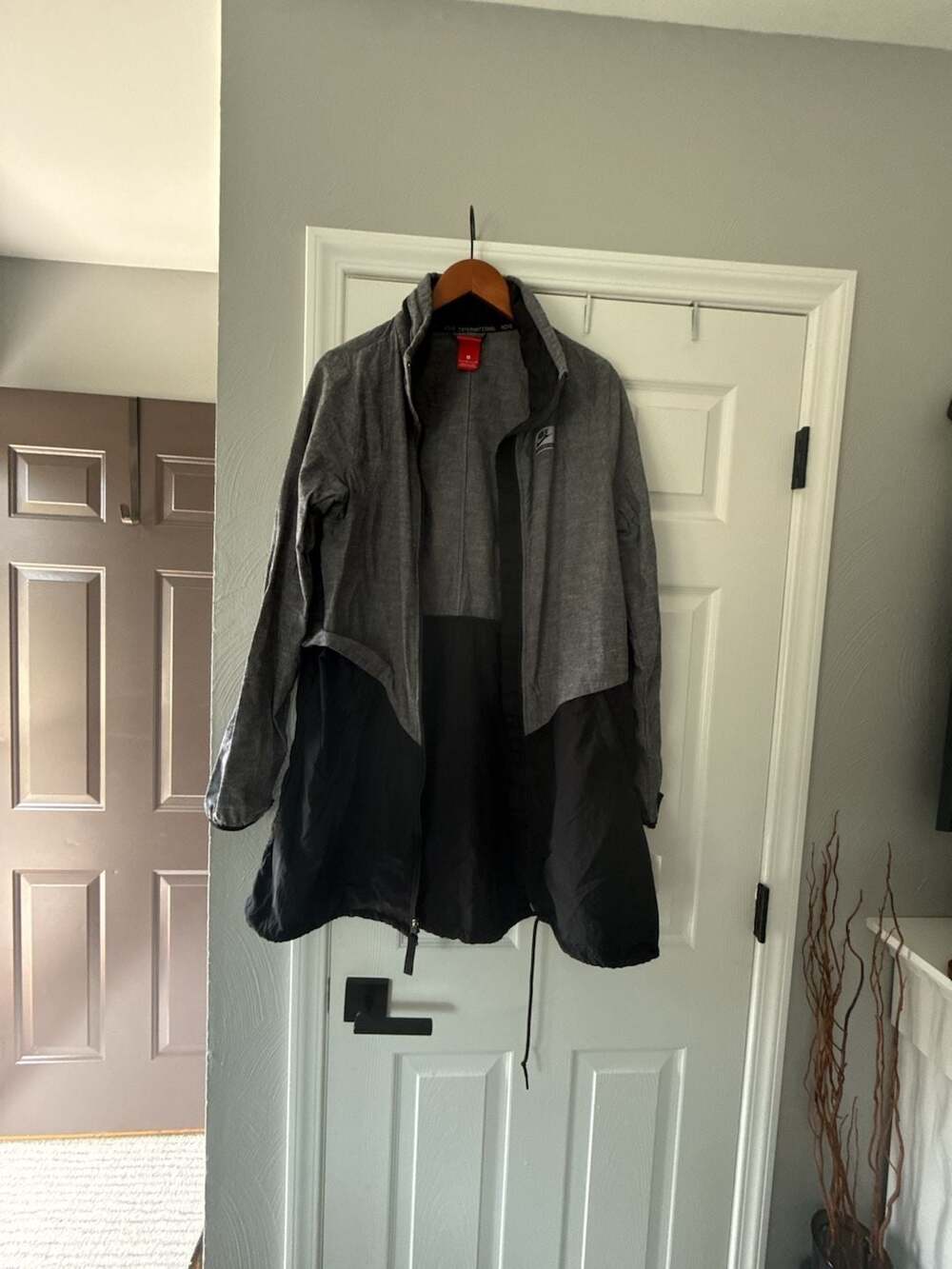 Nike International Women's Full Zip Hooded Parka Jacket Gray/Black Size Small